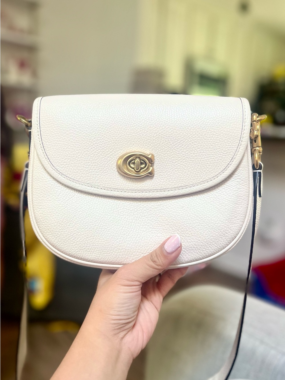 Coach Willow Saddle Crossbody with Gold Turnlock in Chalk